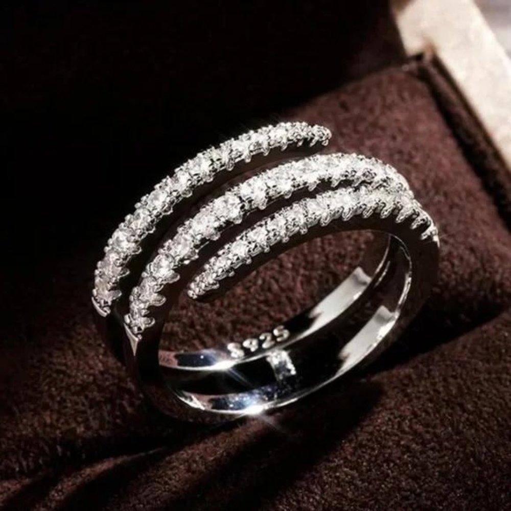 NEW 925 STERLING SILVER RING, CUTE RING, SHINY RING.